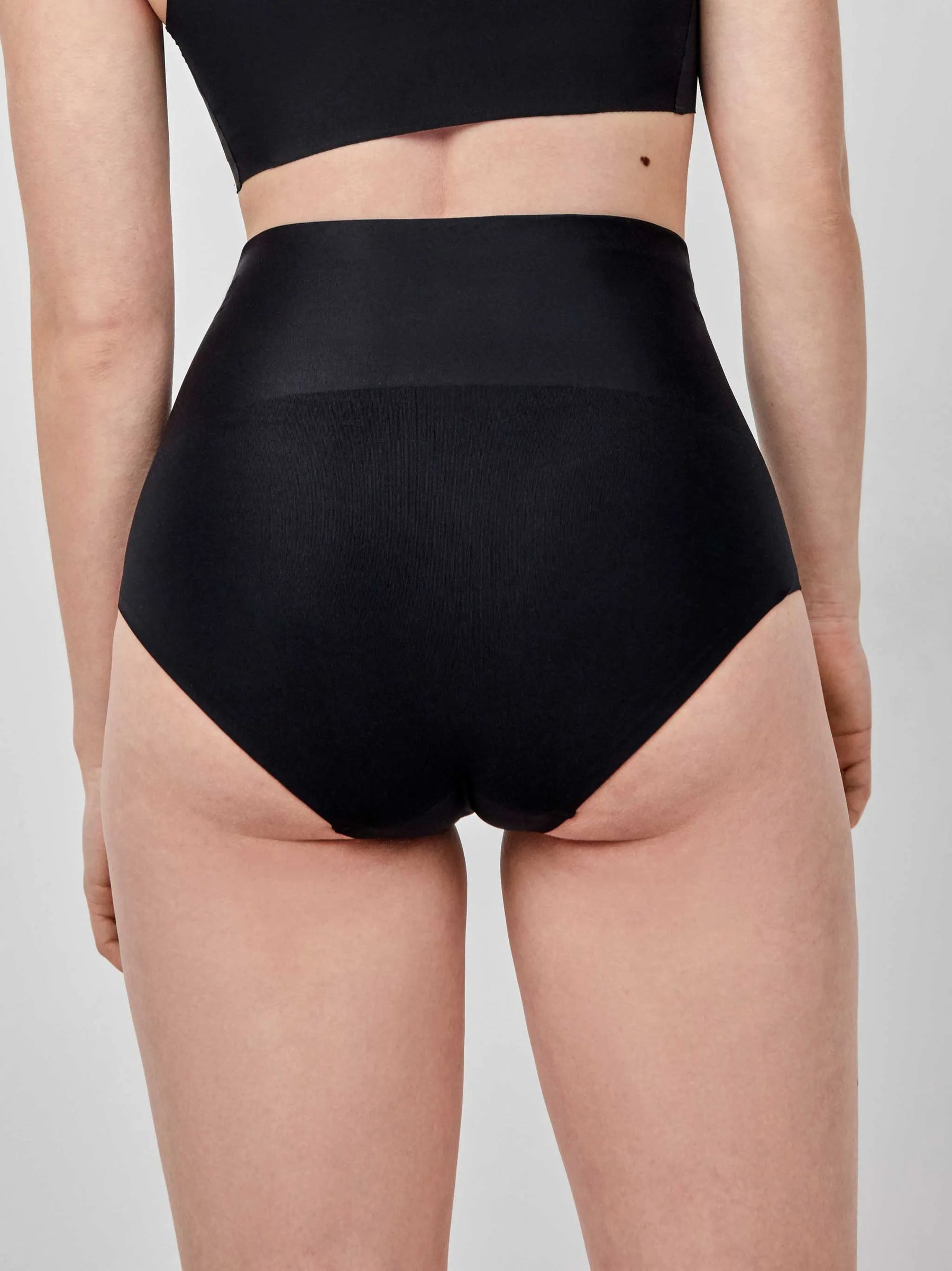 Biksītes ar paaugstināto jostasvietu un ar vieglu korekciju 1/10053 Gisela*