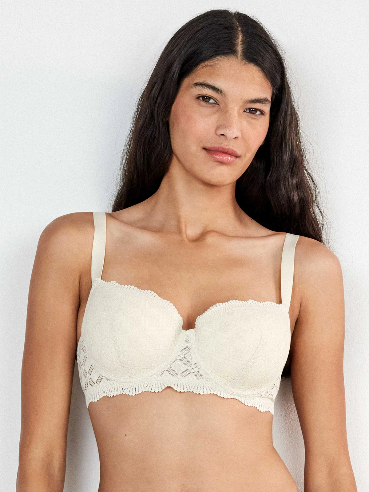 Krūšturis baltā krāsā 2/10182 Gisela*